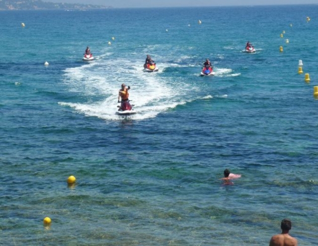  摩托艇和水上摩托车 